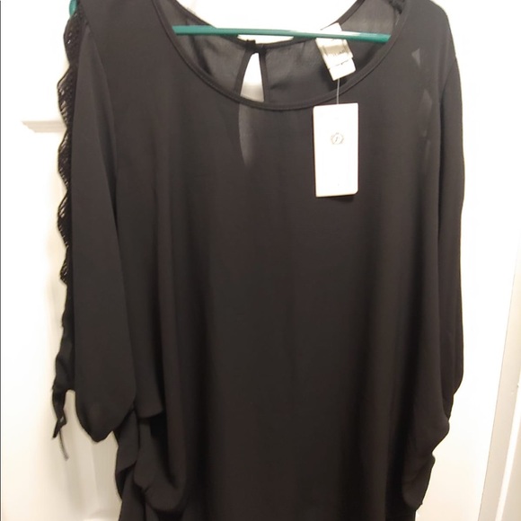 Black Blouse with Diamond Cutout 3/4 Sleeve - Picture 1 of 3